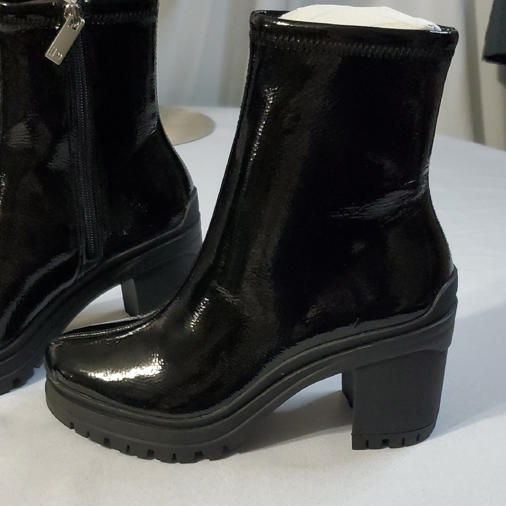 D'Amelio NWOT Black Patent Womens Block Heel Zip Helenna Ankle Boots Size 7.5